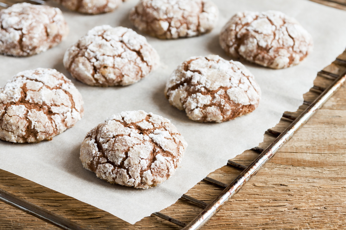 Chocolate crinkle cookies