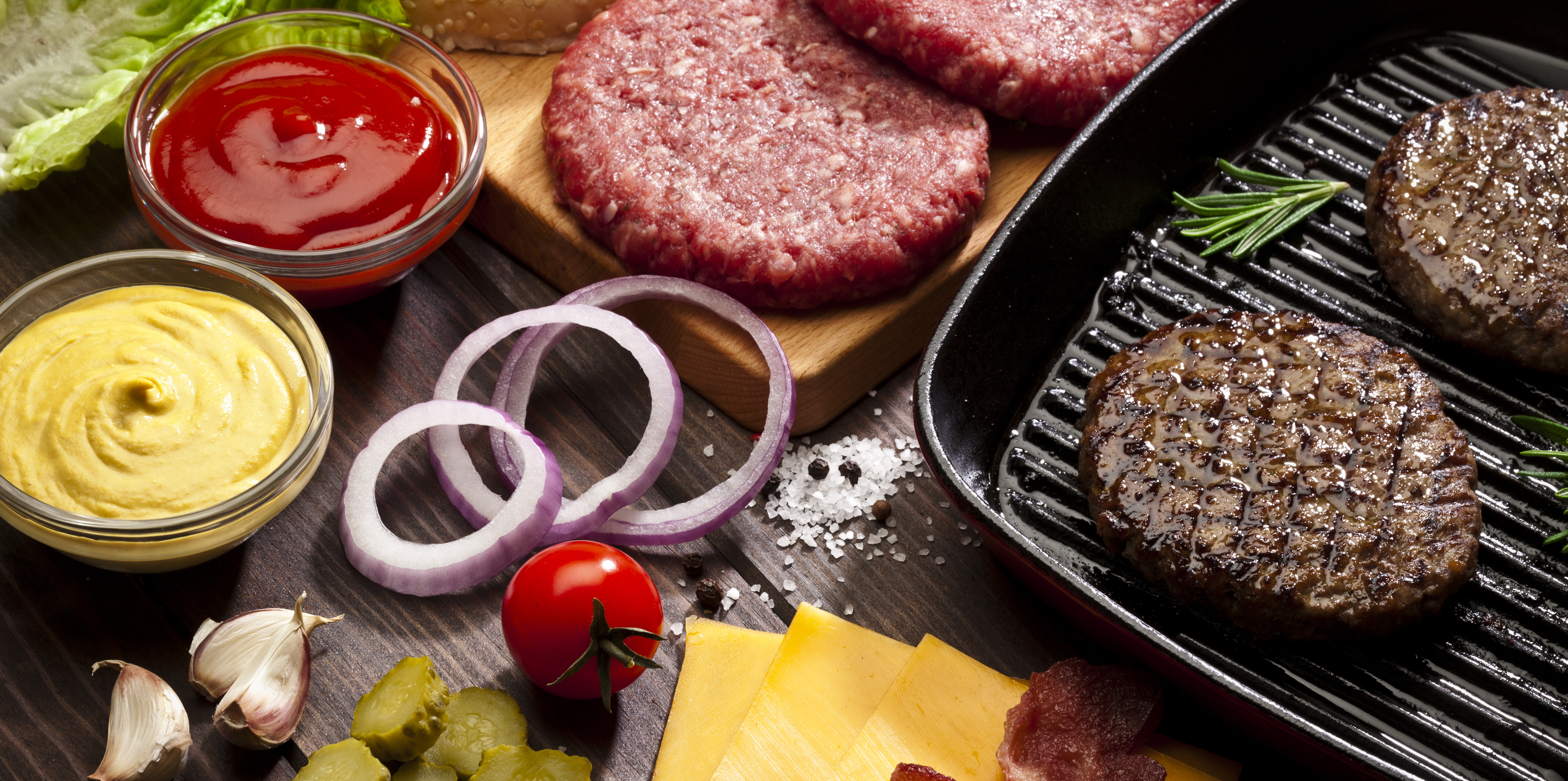 Preparing cheeseburger