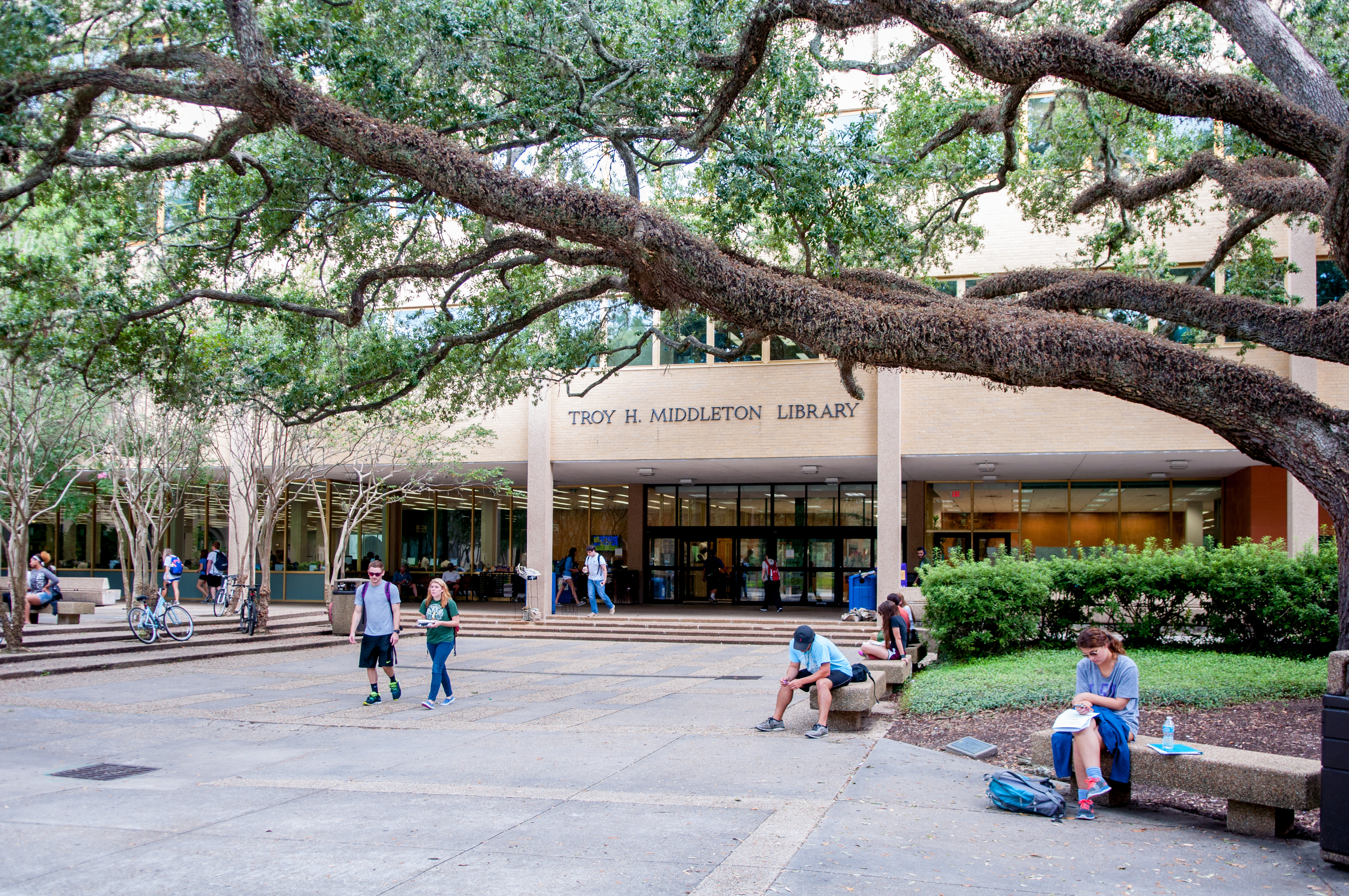 COVER-LSU Campus 3-Don Kadair