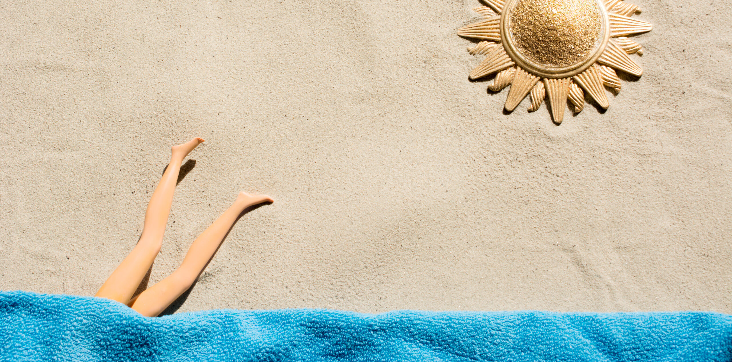 Golden sun fashion doll diving towel on the beach