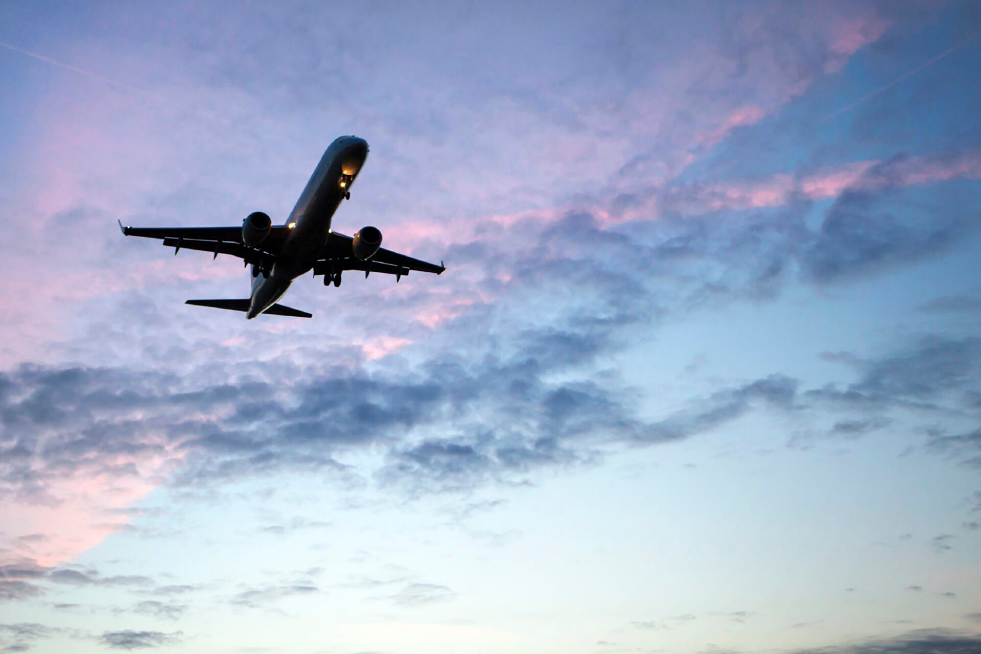 iStock_jet-taking-off-1920x1280